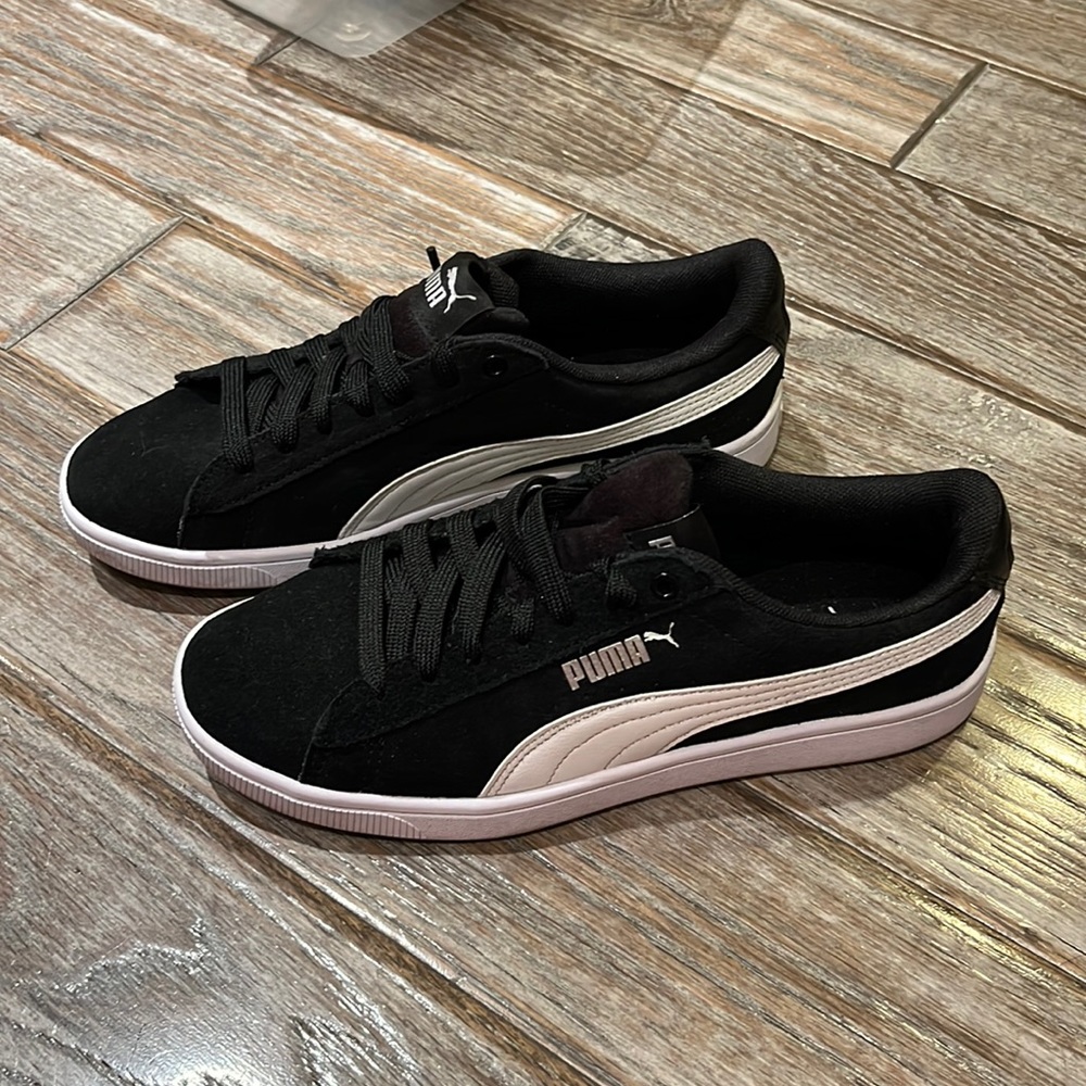 EUC! Puma classic sneaker!